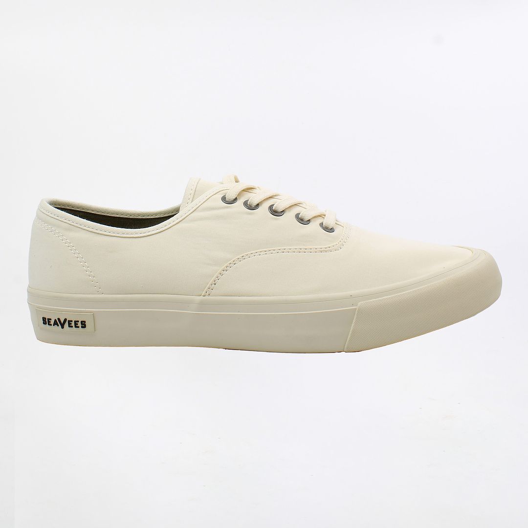 SeaVees Legend White Mens Plimsolls - Marks