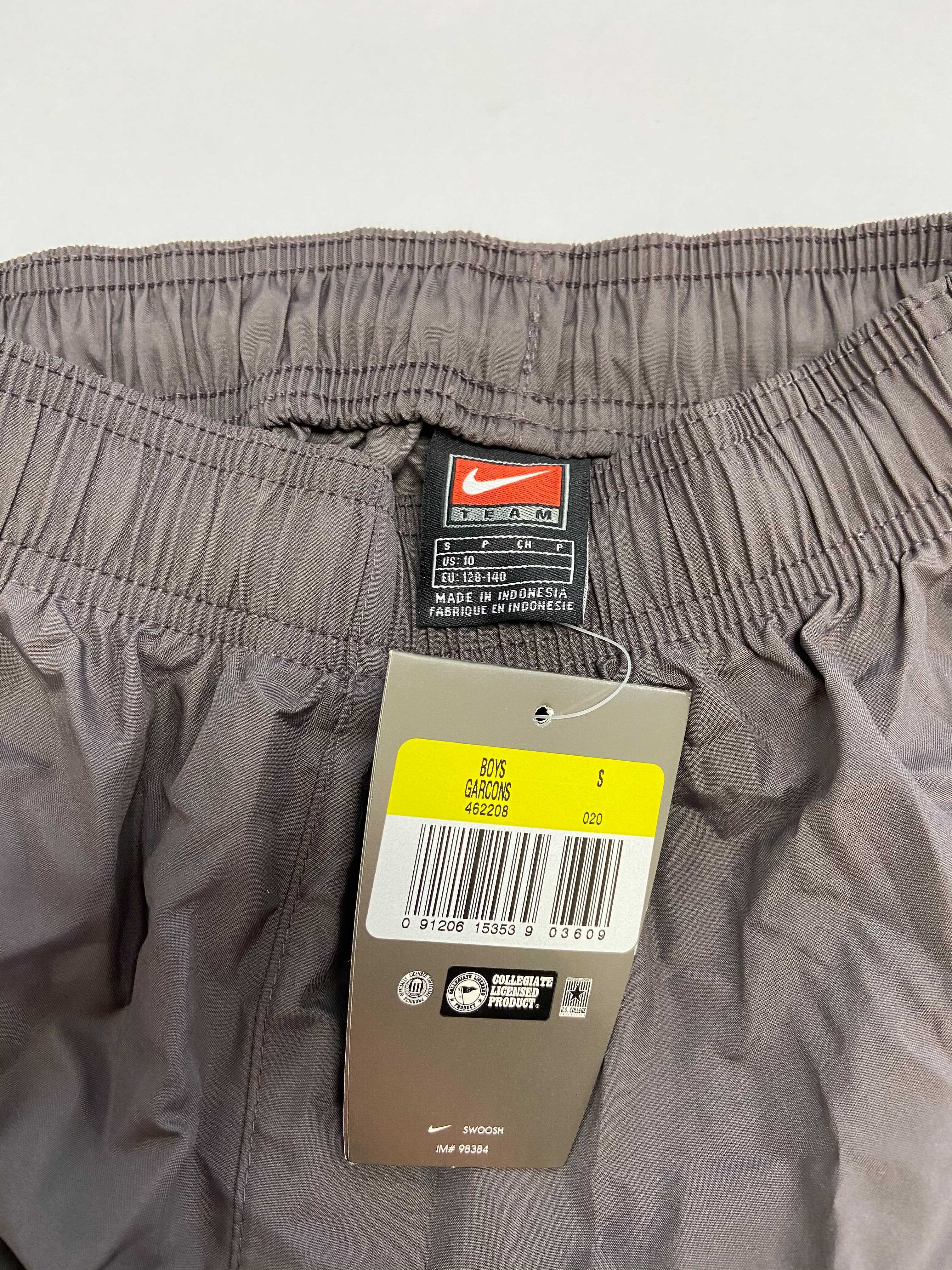 VINTAGE NIKE BOYS BROWN FOOTBALL SHORTS - BNWT